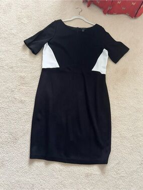 St John knit NWT Black & White knit  Sheath Dress